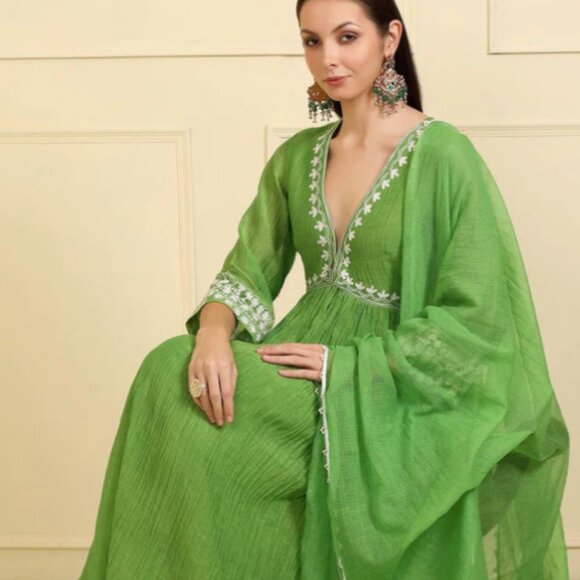 Green Women's Kurta Set Neha Khullar - Picture 3 of 8